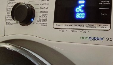 Pralka śmierdzi stęchlizną? Wciśnij ten przycisk, a zapomnisz o problemie