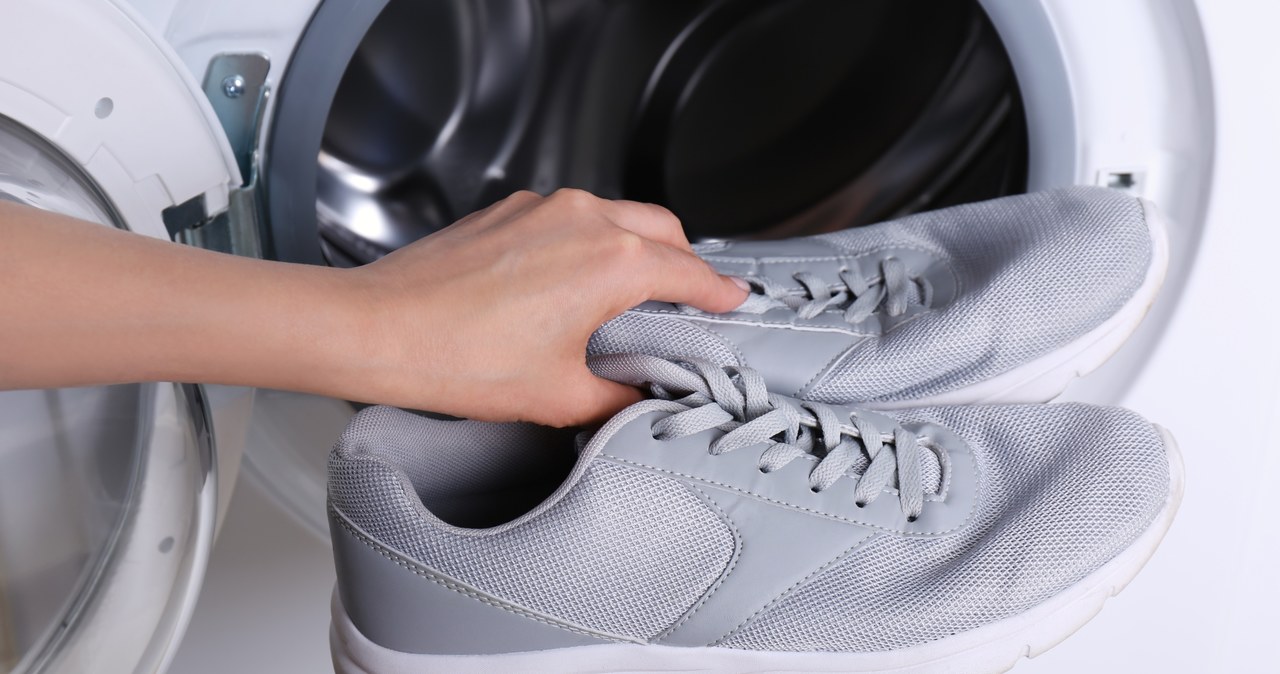 Pranie butów w pralce różni się od prania pozostałych rzeczy z garderoby. O czym należy pamiętać? /123rf.com /Pixel