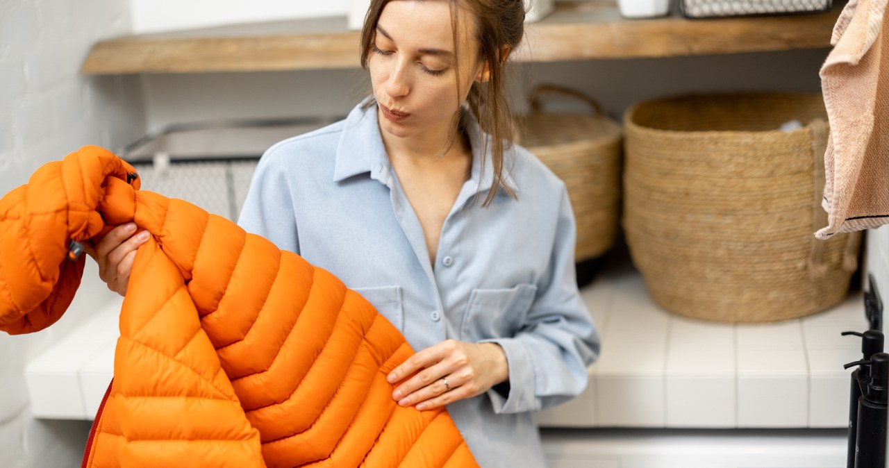 Pranie kurtki puchowej to prawdziwe wyzwanie. Warto wiedzieć, co zrobić, by jej nie uszkodzić. /Pixel