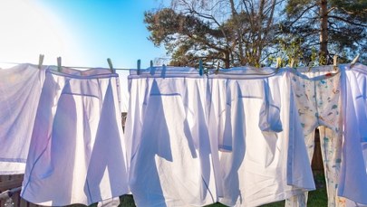 Pranie suche w kilka godzin, nawet jesienią? Oto, kiedy najlepiej je rozwiesić!