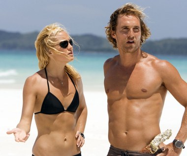 "Prawdę mówiąc, czuję, że nie miałam zbyt utalentowanych partnerów do całowania. Powinnam trafiać lepiej" - aktorka żaliła się Gwyneth Paltrow w podcaście "The Goop".
 
W komedii "Nie wszystko złoto, co się świeci" Kate Hudson partnerował Matthew McConaughey. Wcielili się oni w rozwiedzioną parę łowców skarbów. Byli małżonkowie podejmują się zadania odnalezienia zatopionego statku, na którym rzekomo znajdują się skrzynie z egzotycznymi kosztownościami. 

Okazuje się, że przez niesprzyjające warunki, nagrywanie scen pocałunków było nie lada wyzwaniem. "Problem polegał na tym, że gdy tylko mieliśmy się pocałować, działo się coś niespodziewanego, jak wielki podmuch wiatru albo pojawiający się znikąd katar u Matthew. W filmie 'Nie wszystko złoto, co się świeci' były momenty, że czułam się, jakbym pływała w oceanie. Matthew miał zasmarkaną całą twarz" - wyznała ze śmiechem Hudson.