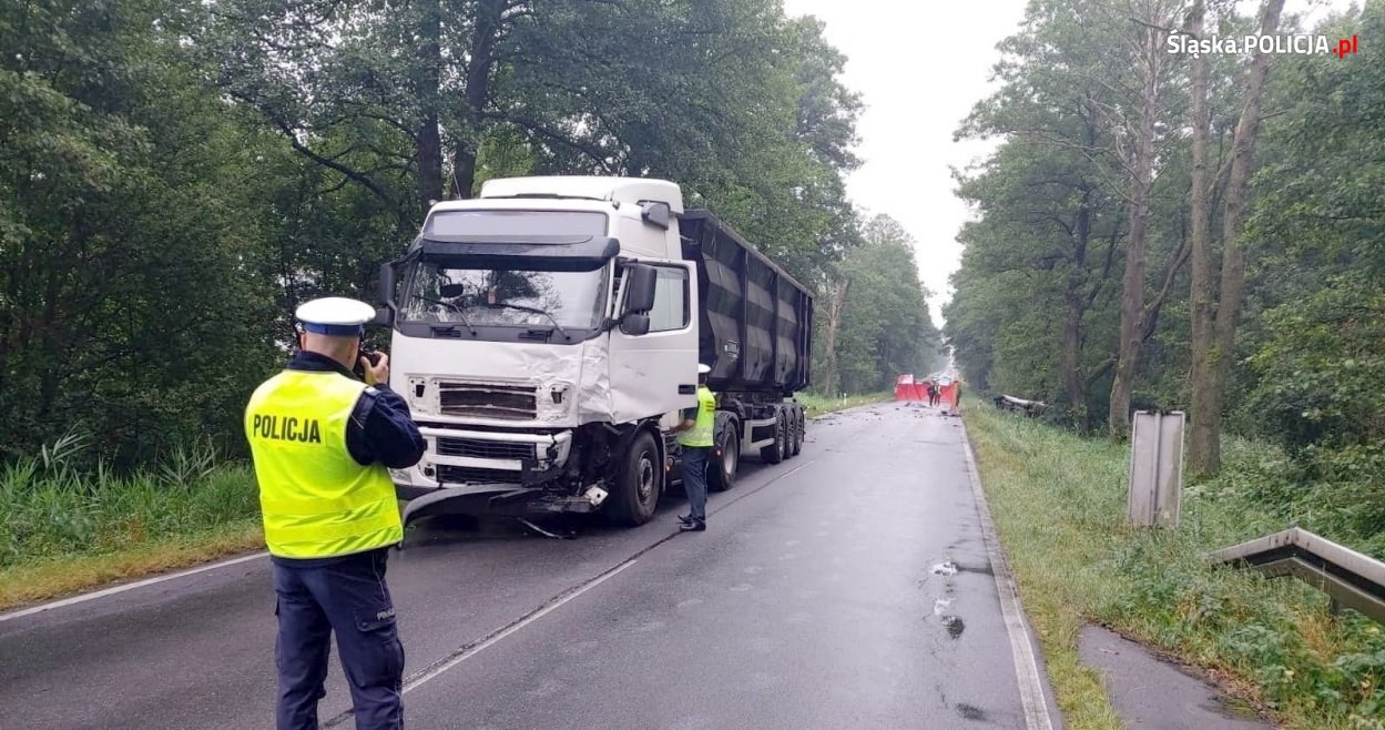 Prawdopodobnie do wypadku doszło podczas wyprzedzania rowerzysty /Policja