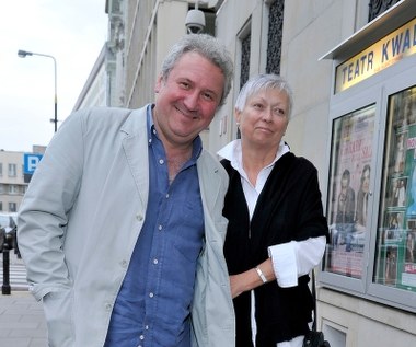 Prawdziwą żonę - Zofię - Grabarczyk poznał, gdy przed dostaniem się do szkoły aktorskiej studiował zootechnikę w Olsztynie. Pobrali się na ostatnim roku jego studiów aktorskich. Są razem już ponad 40 lat.

Zapytany o receptę na udany związek, aktor odpowiada: "Po prostu kochać! I to z każdym rokiem coraz mocniej".