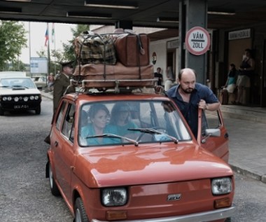Prawdziwe emocje dla całej rodziny zaczną się jednak wtedy, gdy pod blokiem stanie wymarzony pomarańczowy maluch. Ela i Tadek odkryją powołanie do handlu oraz zagranicznych wojaży, a dorastająca Marta po raz pierwszy w życiu naprawdę się zakocha.