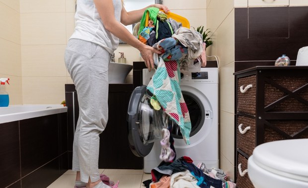 Prawdziwe "zabójstwo" dla pralek. Pamiętaj, by tego nie robić!