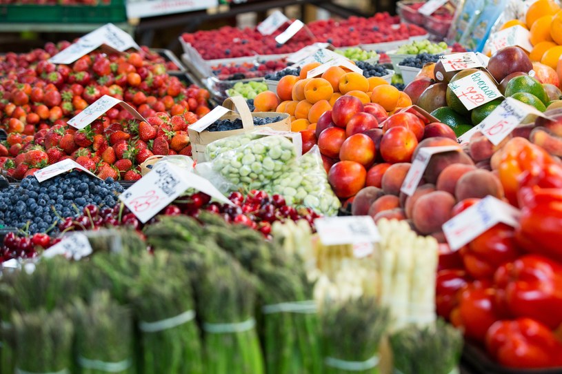 Prawdziwe "żelazko" na zmarszczki to obfitość warzyw i owoców w codziennej diecie /Getty Images