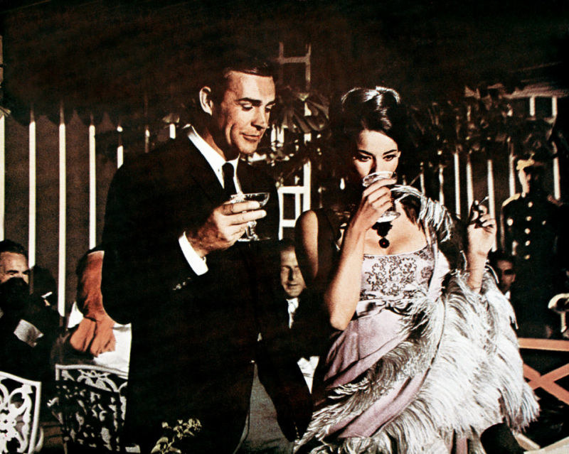 Prawdziwy James Bond pjał wyłącznie Martini. Wstrząśnięte, nie mieszane! /Getty Images/Flash Press Media