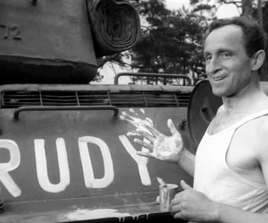 Prawdziwym przełomem był dla Pieczki rok 1966, gdy rozpoczęły się zdjęcia do serialu "Czterej pancerni i pies" (1966-1970). Jako Gustlik Jeleń, członek dzielnej załogi czołgu "Rudy", wspólnie z m.in. Januszem Gajosem, Włodzimierzem Pressem i Romanem Wilhelmim, zaskarbił sobie niezwykłą sympatię polskich widzów. Na całe dziesięciolecia. Gdy w 1995 roku Telewizja Polska zorganizowała plebiscyt na najbardziej lubiany polski serial, pierwsze miejsce przypadło właśnie "Czterem pancernym".
