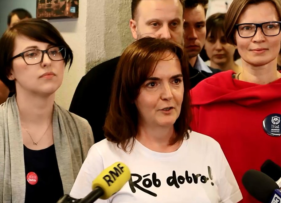 "Prawem nie jest to, co się stało wczoraj. Nie zgadzamy się na przemoc, nie zgadzamy się na przemoc w żadnej postaci" - mówi Joanna Sadzik. /Józef Polewka /RMF FM