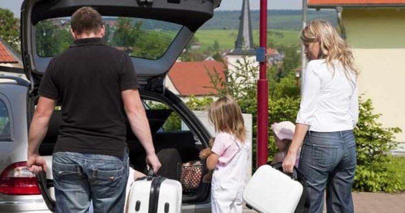 Prawidłowe ułożenie bagaży w samochodzie jest bardzo istotne przed wakacyjną podróżą /Informacja prasowa