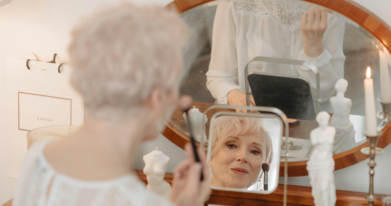 Prawidłowo nałożony makijaż nie obciąży cery i nie uwydatni zmarszczek /Pexels/Pavel Danilyuk /Pexels.com