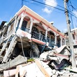 Prawie 1,3 tys. ofiar trzęsienia ziemi na Haiti. "Jeszcze więcej jest pod gruzami"