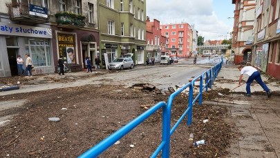 Prawie 100 osób ewakuowanych z bloku w Gdańsku. Powód - pęknięcia po ulewach 