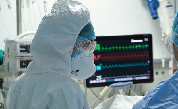 Prawie 16 tys. nowych zakażeń koronawirusem w Polsce. Zmarły 152 osoby