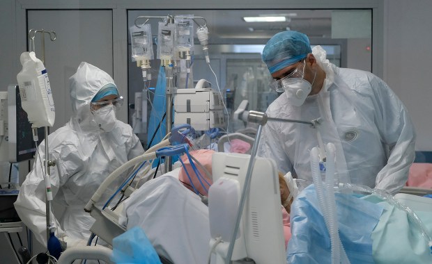 Prawie 20,5 tys. nowych zakażeń koronawirusem, zmarło 360 osób