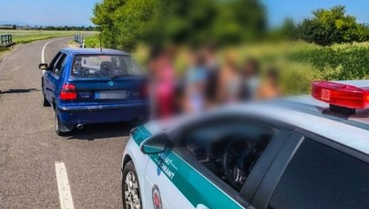 Prawie 20 osób w małej skodzie. Szokująca kontrola policji