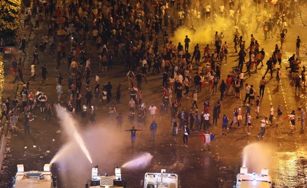 Prawie 300 osób aresztowanych po zamieszkach we Francji
