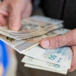 świadczenie ratownicze Prawie 3500 zł dodatku do emerytury. Kto może liczyć na dodatkowe pieniądze?