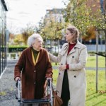 senior Prawie 370 zł miesięcznie dla seniorów. Komu należy się to świadczenie?