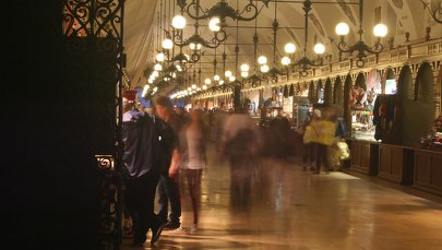 Prawie 42 tys. zł miesięcznie za kram w Sukiennicach. Rekordowa aukcja