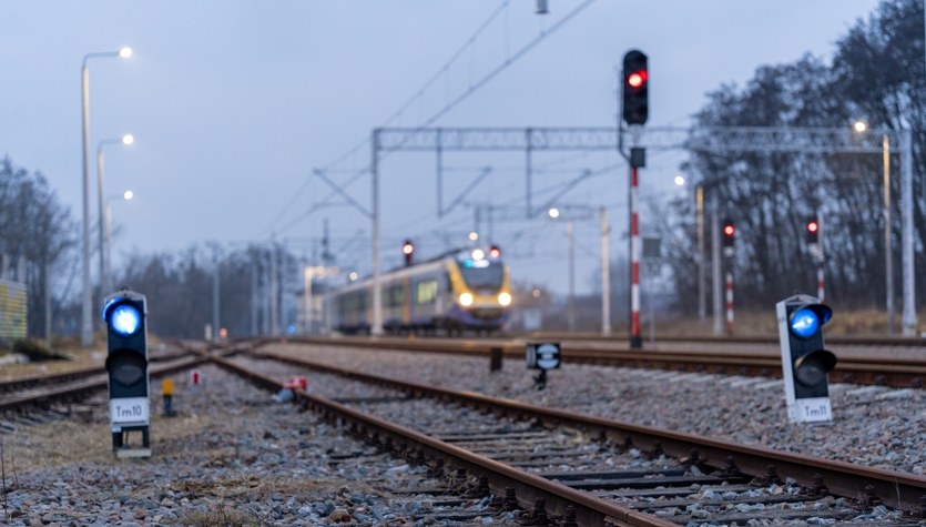 Prawie 500 osób ewakuowanych z pociągu. W środku podejrzany pakunek