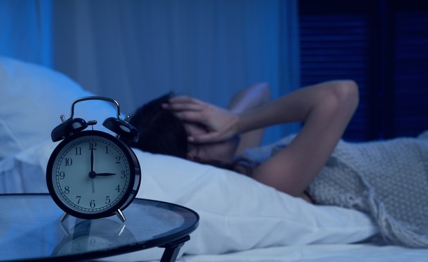 Prawie co trzeci Polak ma bezsenność. Ile powinien trwać zdrowy sen?
