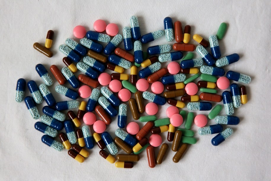 Prawie cztery tysiące osób mogło kupić w internecie niebezpieczne tabletki. Zdjęcie ilustracyjne /Tomasz Gzell /PAP