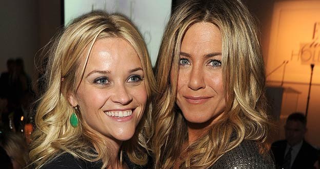 Prawie jak siostry: Reese Witherspoon i Jennifer Aniston / fot. Jason Merritt /Getty Images/Flash Press Media