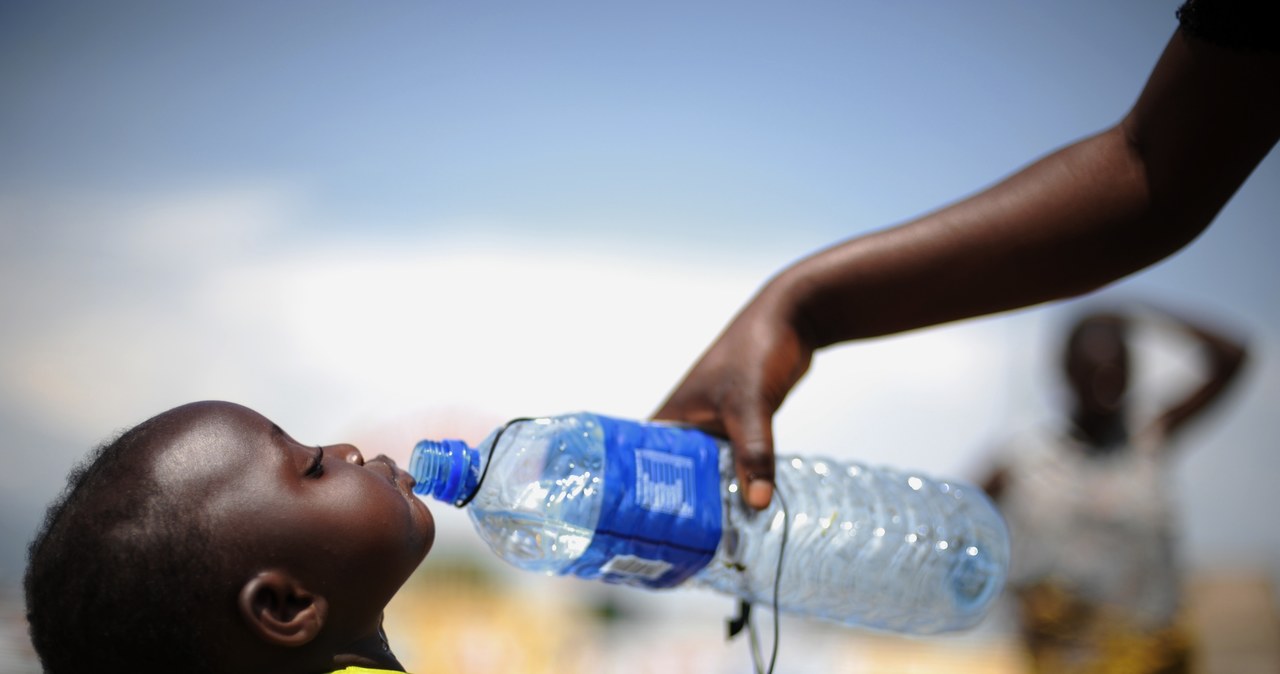 Prawie miliard osób na Ziemi nie ma dostępu do wody pitnej /AFP