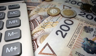 Prawie miliard złotych mniej na 800 plus. Rząd przedstawił projekt budżetu