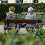 Prawie milion seniorów zyska od 1 lipca. ZUS wypłaci im pieniądze po małżonku 