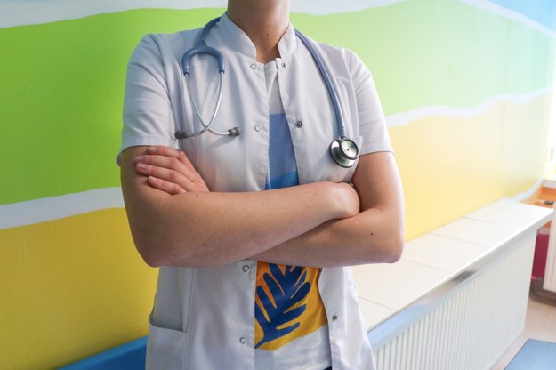 Prawie połowa lekarzy - specjalistów złożyła oświadczenia o pracy w jednym szpitalu /Karolina Michalik /RMF FM