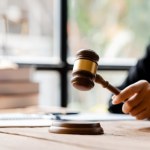 Prawnik dał się zwieść sztucznej inteligencji. Teraz mierzy się z podwójną karą