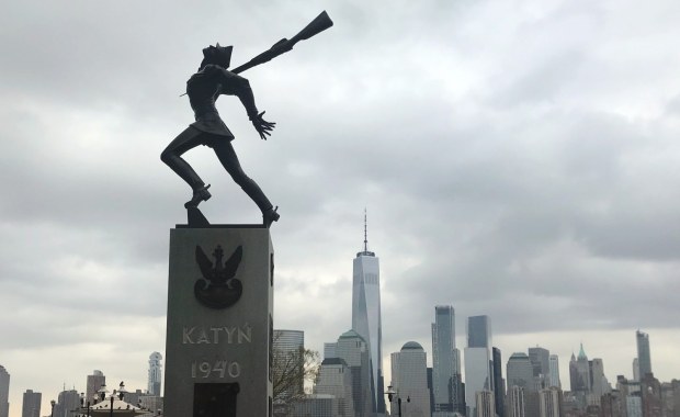 Prawnik o Pomniku Katyńskim w Jersey City: Bez nakazu sądowego nikt nie może go ruszyć