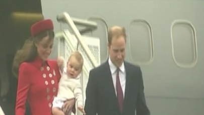 Prawnuk królowej Elżbiety II po raz pierwszy z zagraniczną wizytą