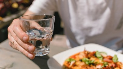"Prawo do pół litra". Darmowa kranówka w restauracjach?