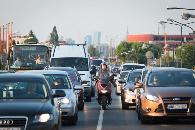 Prawo jazdy kategorii B daje szereg uprawnień /Franek Mazur /Reporter
