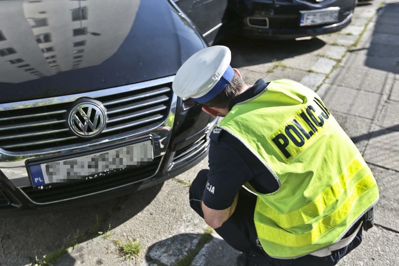 Prawo pozwala policjantowi sprawdzić stan techniczny pojazdu /PIOTR JEDZURA/REPORTER /East News
