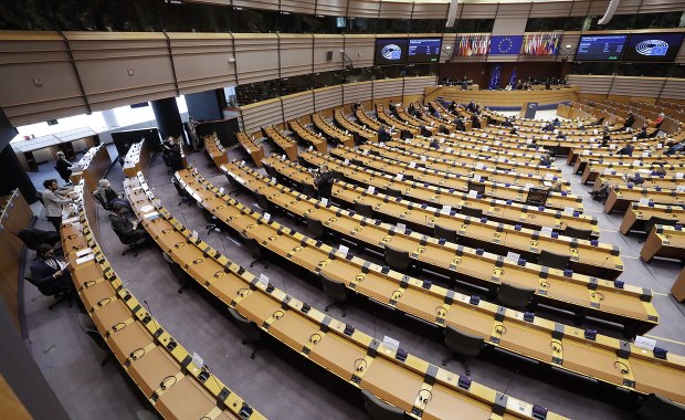 "Praworządność ma za nic" vs "Opowiada się po stronie kobiet": Politycy komentują rezolucję PE ws. aborcji