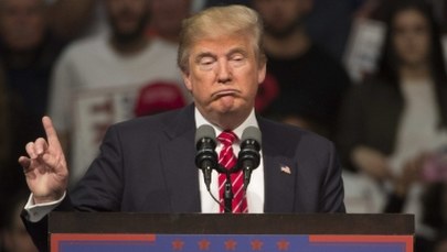 Prawybory w USA: Donald Trump wciąż na prowadzeniu, ale jego notowania słabną