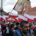 "Precz z Unią Europejską". Marsz Suwerenności w Warszawie