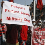 "Precz z wojskową dyktaturą". Tysiące osób demonstrowały w Mjanmie