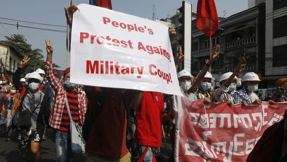"Precz z wojskową dyktaturą". Tysiące osób demonstrowały w Mjanmie