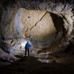 Prehistoryczne znaki w jaskiniach. AI pomoże ustalić, kto je stworzył?