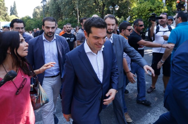 Premier Aleksis Cipras cieszy się ogromnym poparciem Greków /ARMANDO BABANI  /PAP/EPA