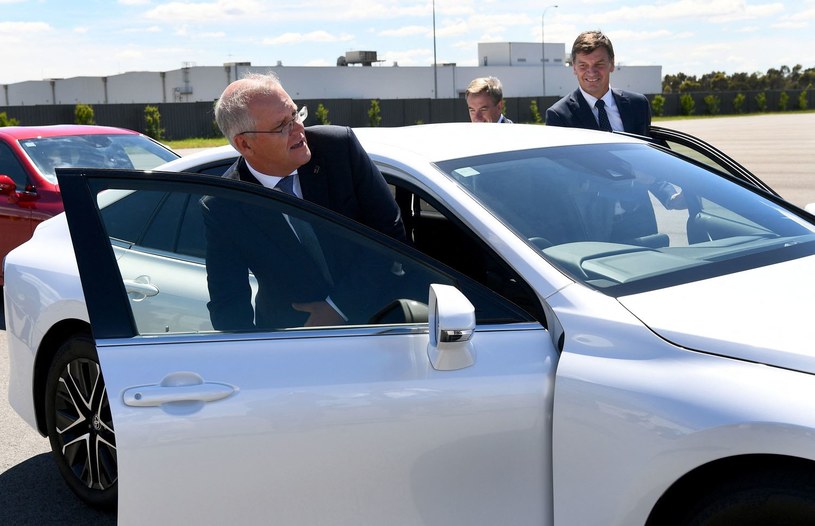 Premier Australii Scott Morrison (z lewej) /AFP