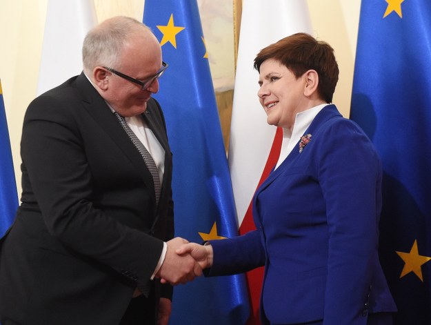 Premier Beata Szydło i pierwszy wiceprzewodniczący Komisji Europejskiej Frans Timmermans podczas spotkania w Warszawie /Radek Pietruszka /PAP