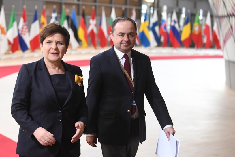 Premier Beata Szydło i sekretarz stanu ds. europejskich w MSZ Konrad Szymański przybyli na posiedzenie Rady Europejskiej w Brukseli /Bartłomiej Zborowski /PAP