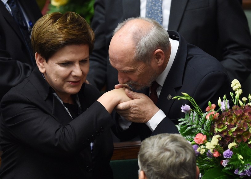 Premier Beata Szydło i szef MON Antoni Macierewicz /Radek Pietruszka /PAP
