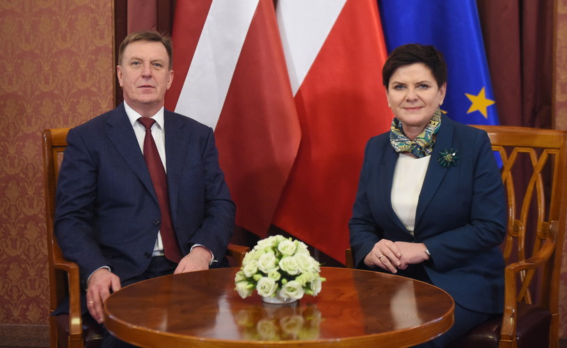 Premier Beata Szydło oraz premier Łotwy Maris Kucinskis /Radek Pietruszka /PAP